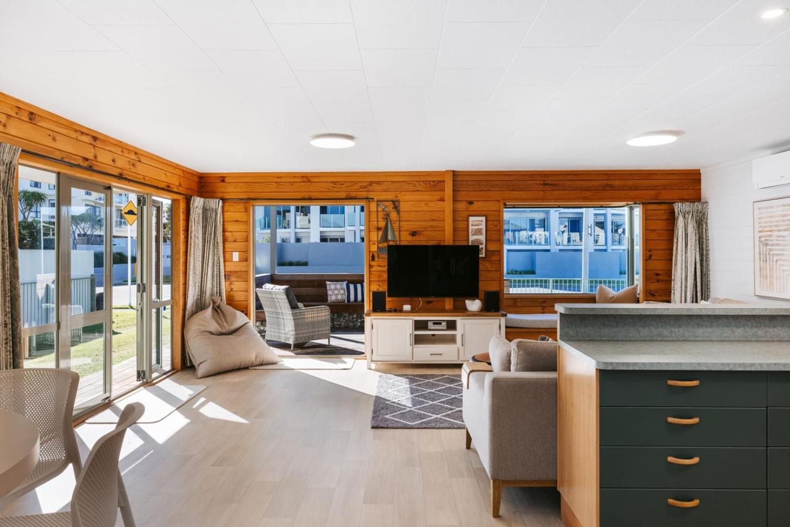 The Iconic Kiwi Bach, Full Site Downtown Mount Villa Mount Maunganui Exterior foto