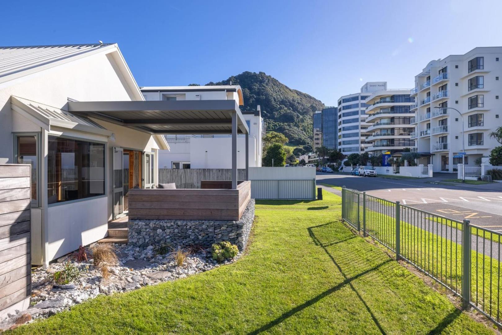 The Iconic Kiwi Bach, Full Site Downtown Mount Villa Mount Maunganui Exterior foto